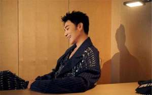 林依轮歌曲(中秋晚会：同样一首歌，把林依轮和胡先煦放到一起，差距就出来了)