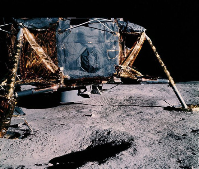 登月是骗局吗？月球上没有火箭和发射塔，美国人是如何返航的？