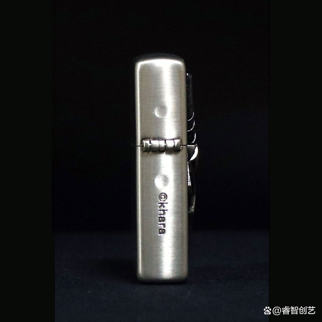 ZIPPO 携手《新世纪福音战士》打造朗基努斯之枪金属浮雕打火机