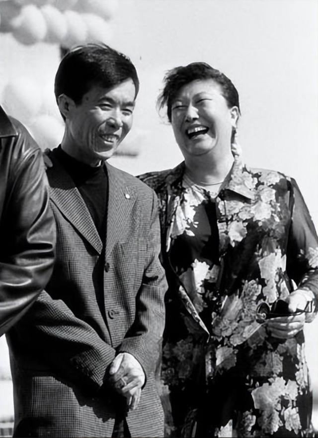 何庆魁儿子为77岁的父亲办八十大寿，魏三台上发火，寿宴成笑话！