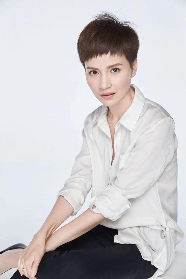 孙艺菲宣布复出：蹚过人生的小磨难，我回来了｜文娱·幕后