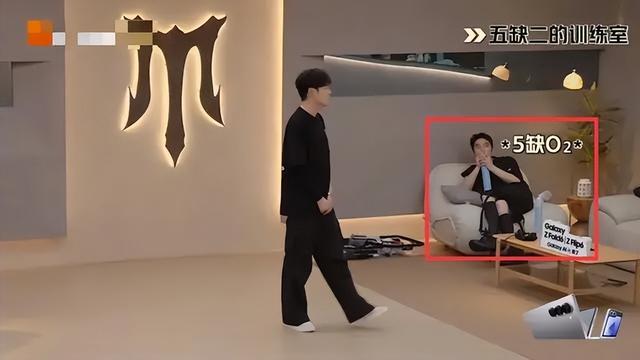 中秋晚会：同样一首歌，把林依轮和胡先煦放到一起，差距就出来了