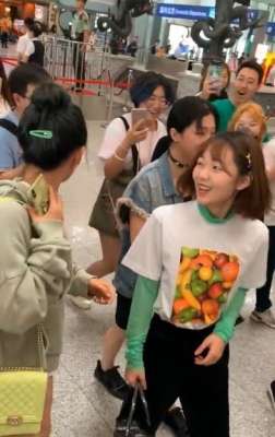 火箭少女图片(机场偶遇火箭少女四大美女，无滤镜的她们，感觉和路人没啥区别)