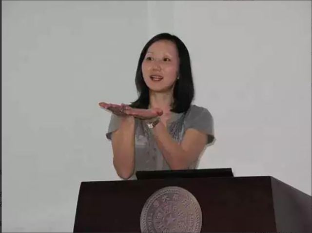 一对985教授夫妻，将女儿培养成顶级科学家，结果她变成了美国人