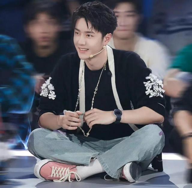 仅一天娱圈又出6个瓜,蔡徐坤被曝整容,张凌赫遭内涵,都是大瓜