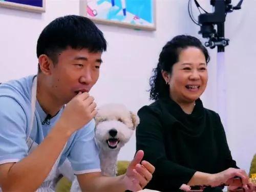 明星与父母合照：刘诗诗妈妈有气质，杨迪妈妈最让我惊讶