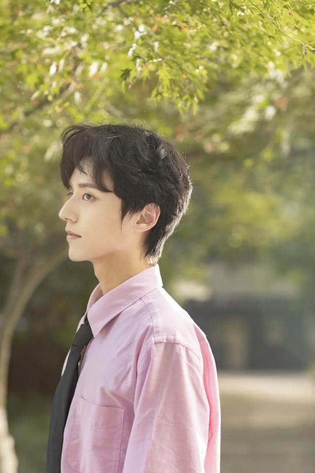 谢谢,有磕到,今年的黑花CP就是最甜的