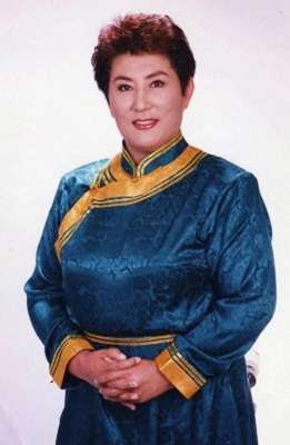 德德玛(纪念丨德德玛：草原飞出来的歌唱家)