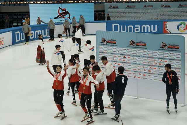 Chinese Team Clinches Gold in Mixed Relay at Short Track Speed Skating World Cup Beijing