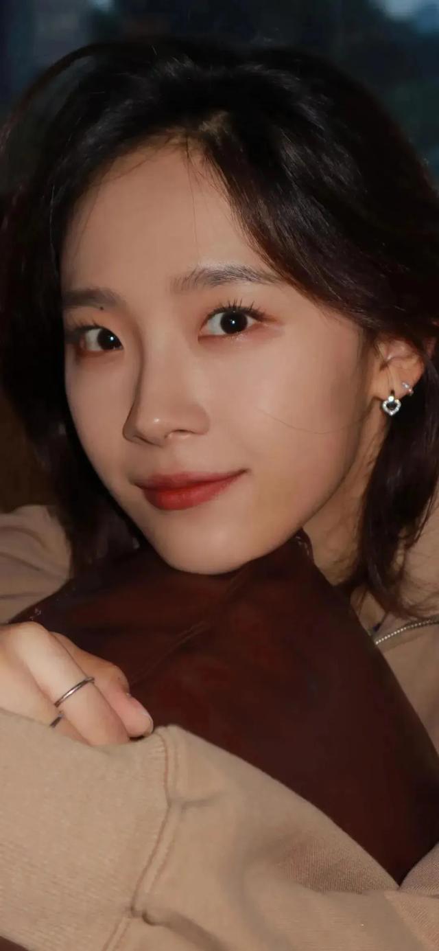 卢洋洋:颜值爆表,笑靥倾城,身材勾勒梦幻轮廓,解锁魅力新维度