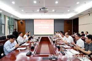 吴铁军(安徽海螺集团有限责任公司党委书记、董事长王诚一行来校调研)