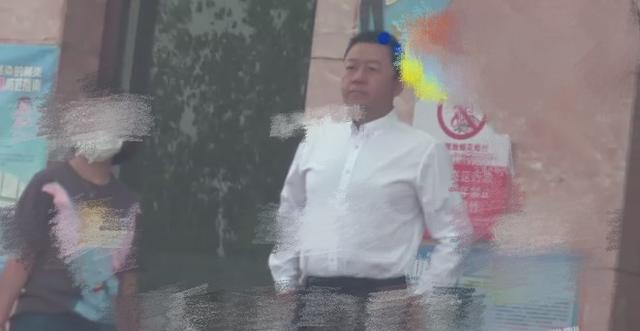 郭涛打女人风波后首现身，对女助理颐指气使，再显大男子主义本色