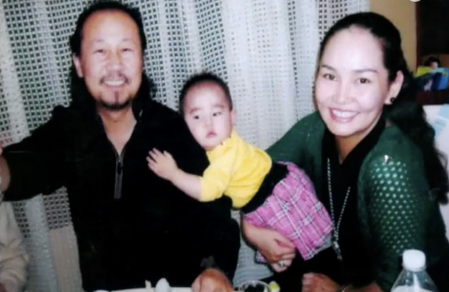 腾格尔永失爱女，痛彻肺腑十年：她让我开心6年就走了，我很满足