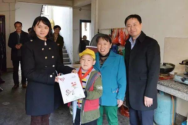 30年前，她因一双“大眼睛”震撼全国，安徽女孩苏明娟现在怎么样了？