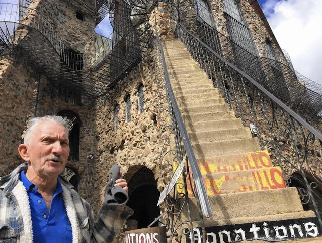 一句玩笑，美国少年用半个世纪，给自己造了一座奇幻城堡!