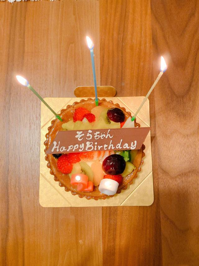 苍井空36岁生日,好朋友送生日蛋糕合照,网友:越来越美了