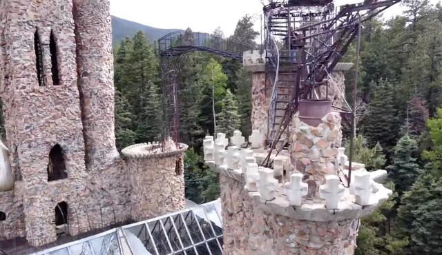 一句玩笑，美国少年用半个世纪，给自己造了一座奇幻城堡!