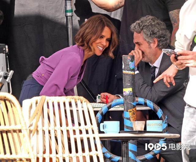 电影《犯罪101》曝路透 锤哥、绿巨人、猫女齐聚