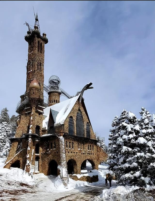 一句玩笑，美国少年用半个世纪，给自己造了一座奇幻城堡!