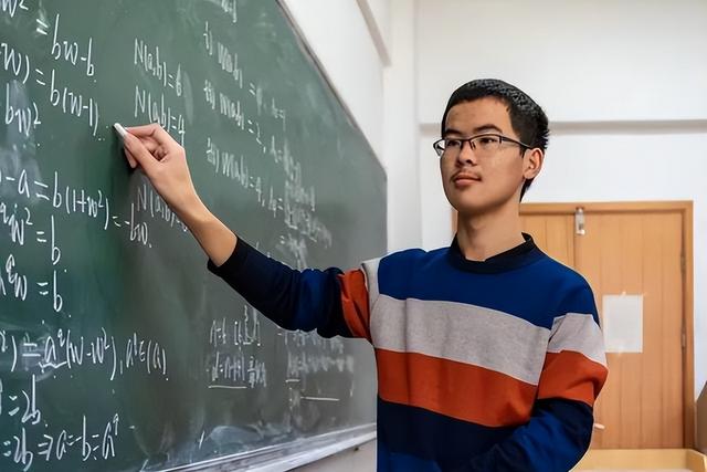 北大的“四大疯人院”中,不只有韦神,还有三位“鬼才”让人佩服