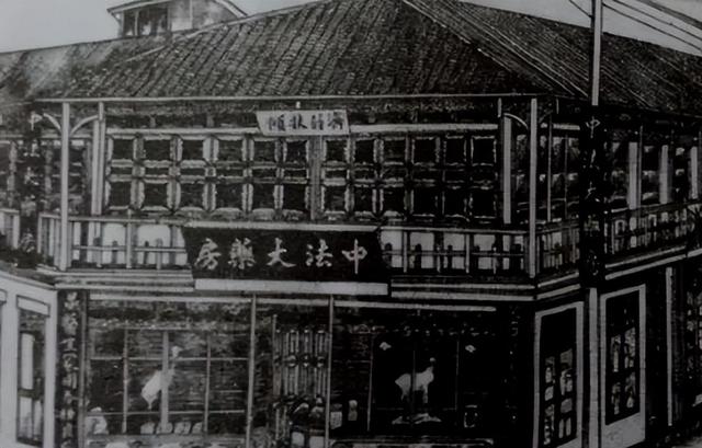 民国商业奇才，借钱不花按时还利息，积累信誉后靠经商成为富翁