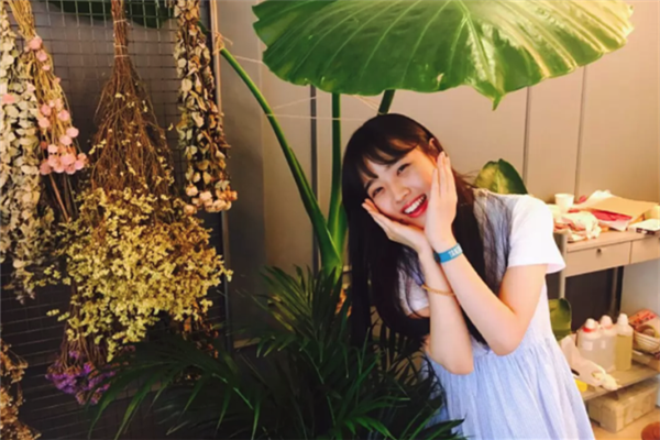 十八岁的瞬间每周几更新在哪看，十八岁的瞬间女主是谁演的