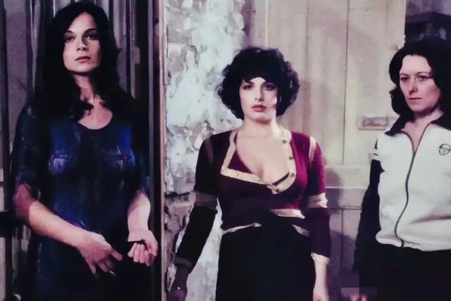 女子监狱片,很“黄暴”!这6部惊悚片,绝美中透着一股诱惑