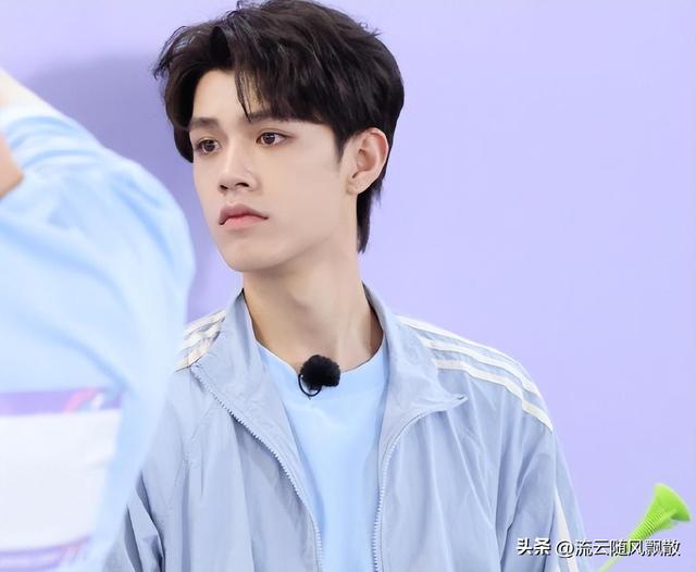 胡烨韬去面试“泰创2”了，张予曦的弟弟也去了，弟弟长得挺帅
