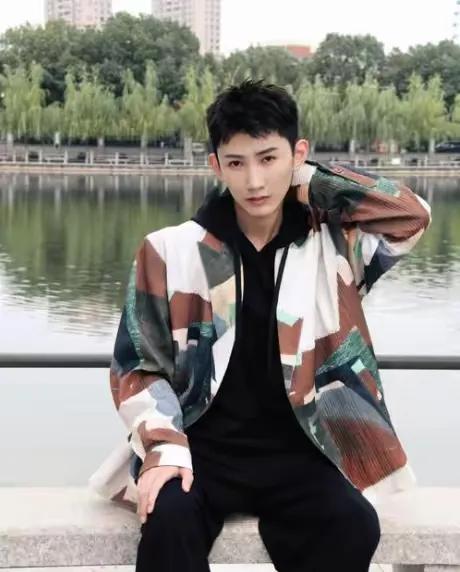 机场礼品失踪事件：杨亘的无妄之灾，机组的离谱操作