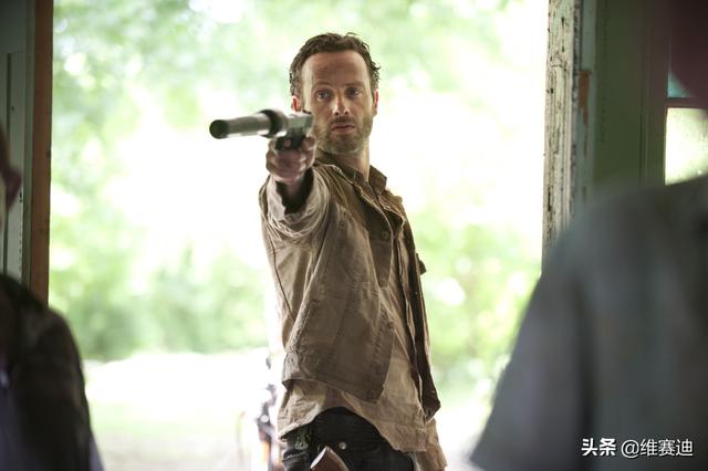 《行尸走肉》第一季：沦陷的亚特兰大背后，是人性两极的较量