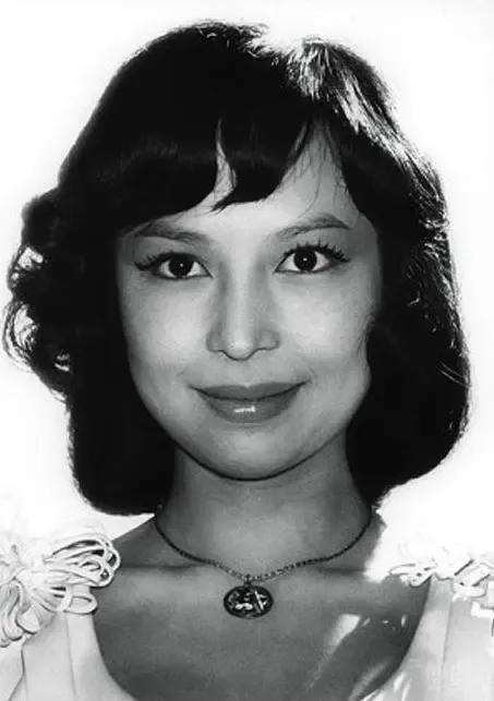 狄娜：被誉为“亚洲第一艳星”，与李小龙齐名，一生堪称传奇