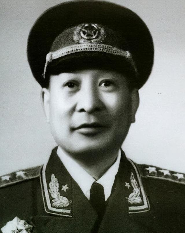 军委副主席赶往江苏给钟期光扫墓，皱眉批评：你们工作只看职务？