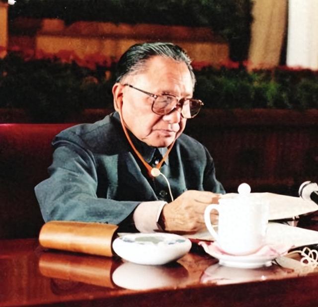 1983年，刘华清司令员推荐邓树琪整顿海军，邓公批示同意