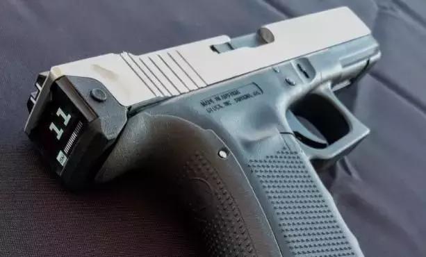 不知枪里还有多少子弹?格洛克为此专门在枪上装上高科技显示屏