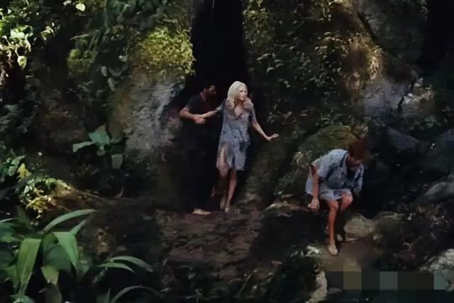 女子监狱片,很“黄暴”!这6部惊悚片,绝美中透着一股诱惑