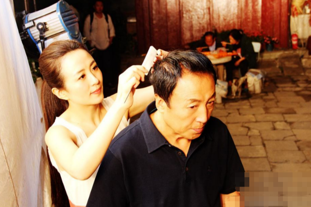 演员杨童舒：34岁意外怀孕，嫁圈外老公生一子，生活平凡却很幸福