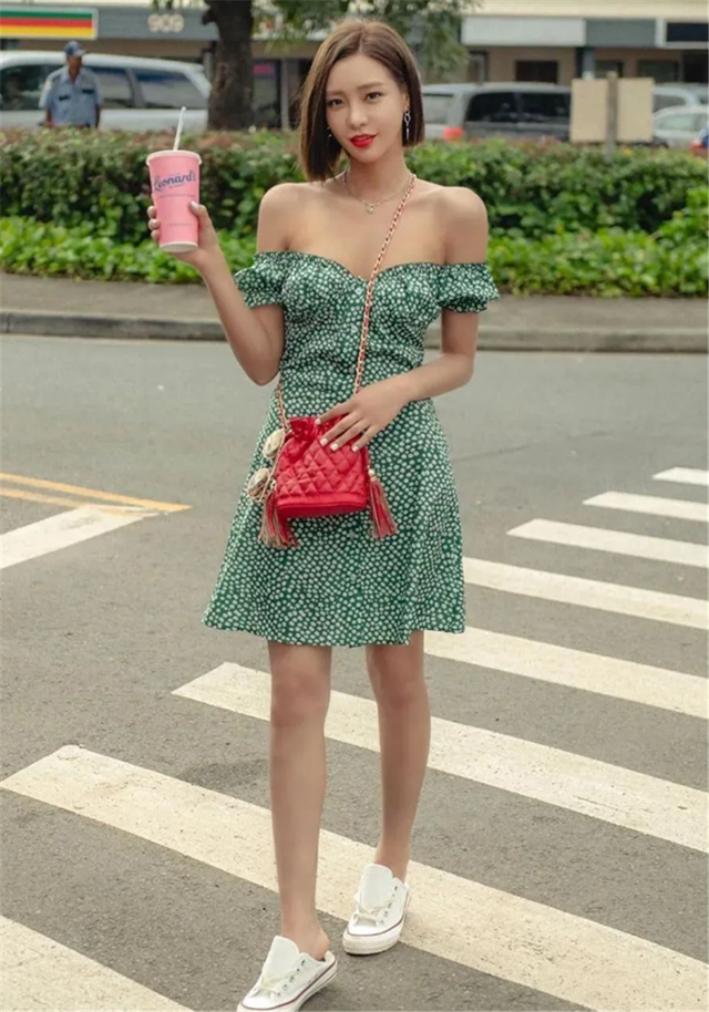 为什么维密超模都是平胸?看完今年的潮流穿搭,大胸妹子表示想哭