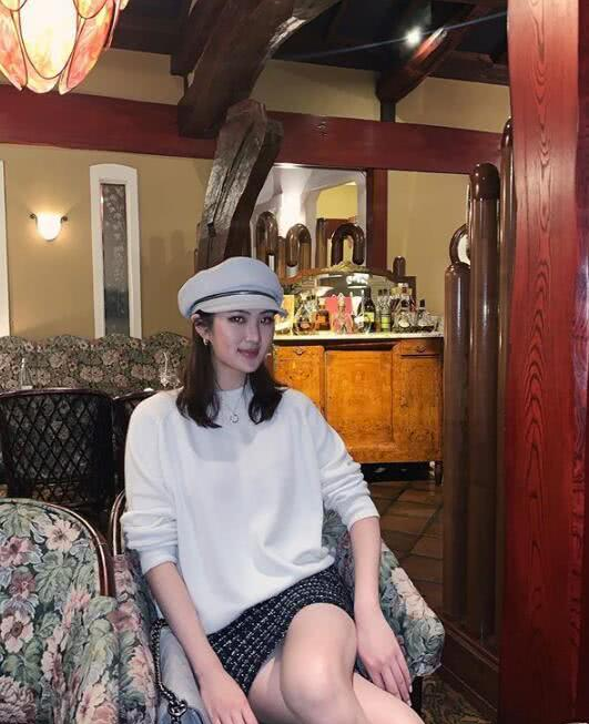 21岁任正非女儿近照曝光!甜美可人颜值高,名媛气质足还是真学霸