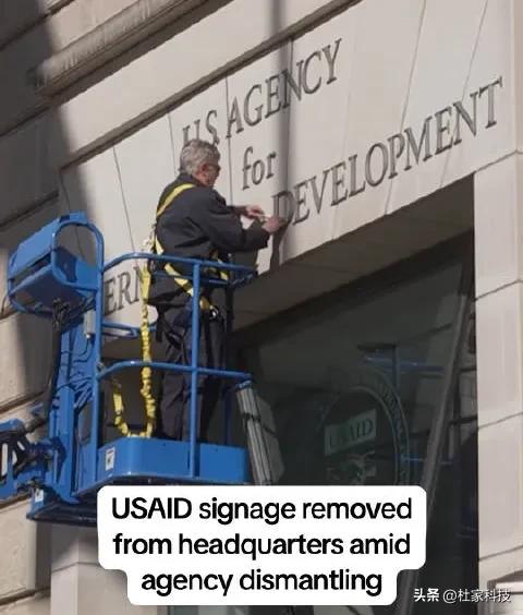 大事件!马斯克捅出惊天大案!涉及上千亿美元,床头放枪应对危险