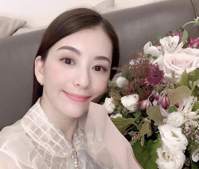 郭富城喜迎55岁生日！晒一家四口合照，力证与妻子方媛感情不变