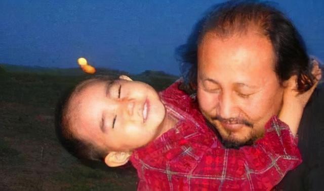 腾格尔永失爱女，痛彻肺腑十年：她让我开心6年就走了，我很满足