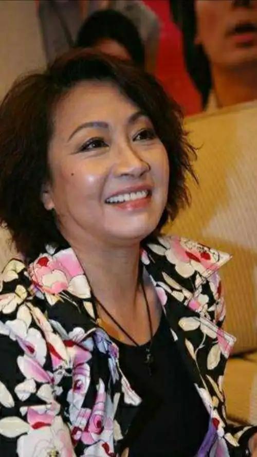 元秋:中年被坑一蹶不振,机缘巧合陪师妹试戏,54岁迎来人生巅峰