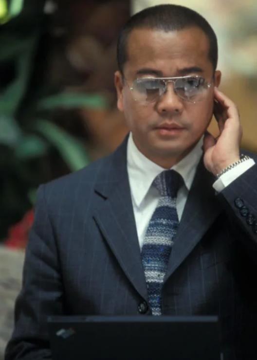 看了欧阳震华和林保怡,才明白男人可以不帅,但一定要有气质