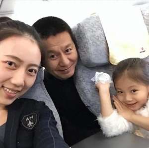 吴若普(为了嫁给大自己22岁的吴若甫，她饱受舆论风波，如今生活令人羡慕)