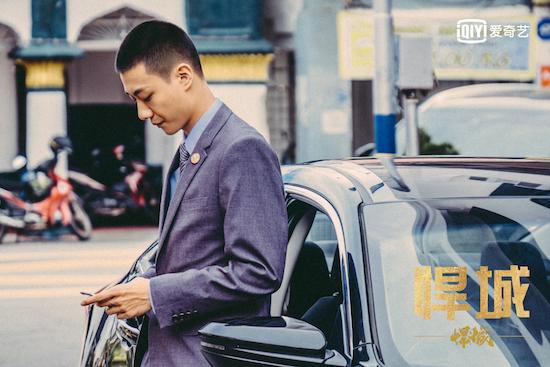 《悍城》变真人版“吃鸡”,没血了?喝功能饮料鸭哈哈哈