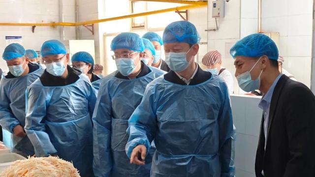 市行政审批服务局党组书记、局长丁军督导检查包保单位食品安全“两个责任”落实情况