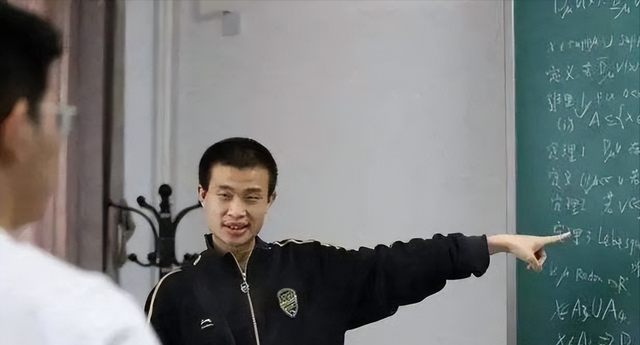 北大韦东奕父亲原来也是“韦神”，是山大教授，教育方式更不一般