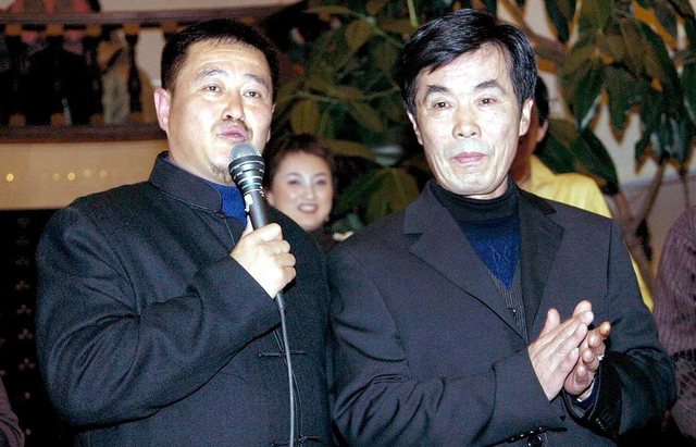 何庆魁儿子为77岁的父亲办八十大寿，魏三台上发火，寿宴成笑话！