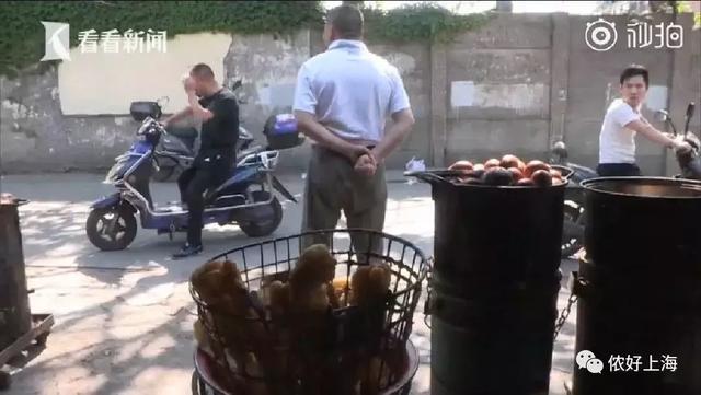 只因老板娘不给加酱菜!上海一男子越想越气,3年后放火烧了早点摊!