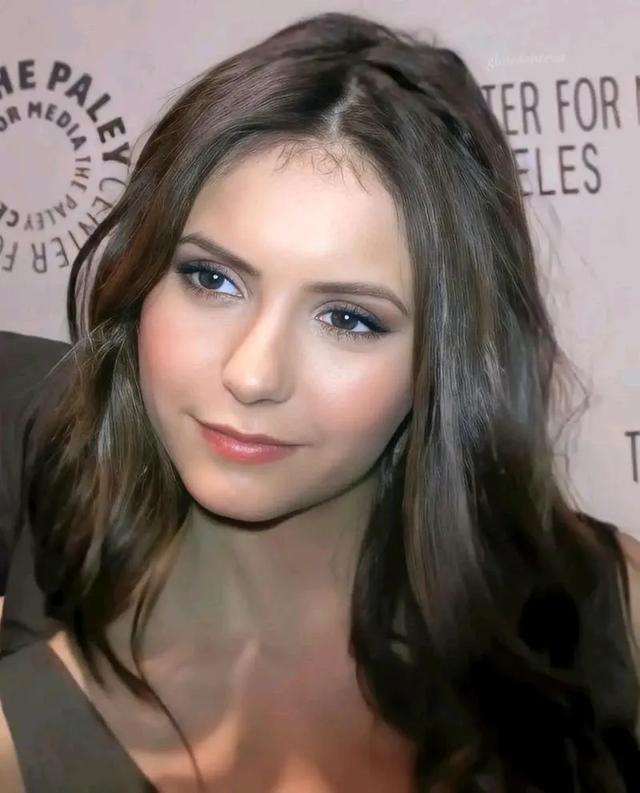 太炸裂!欧美界女星Nina Dobrev被称为最美的“吸血鬼女王”太漂亮!